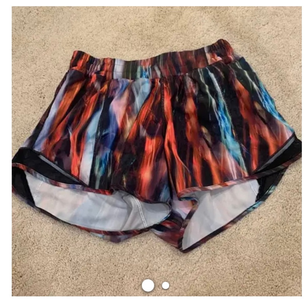 Lululemon Hotty Hot HR shorts. Sz 4 tall